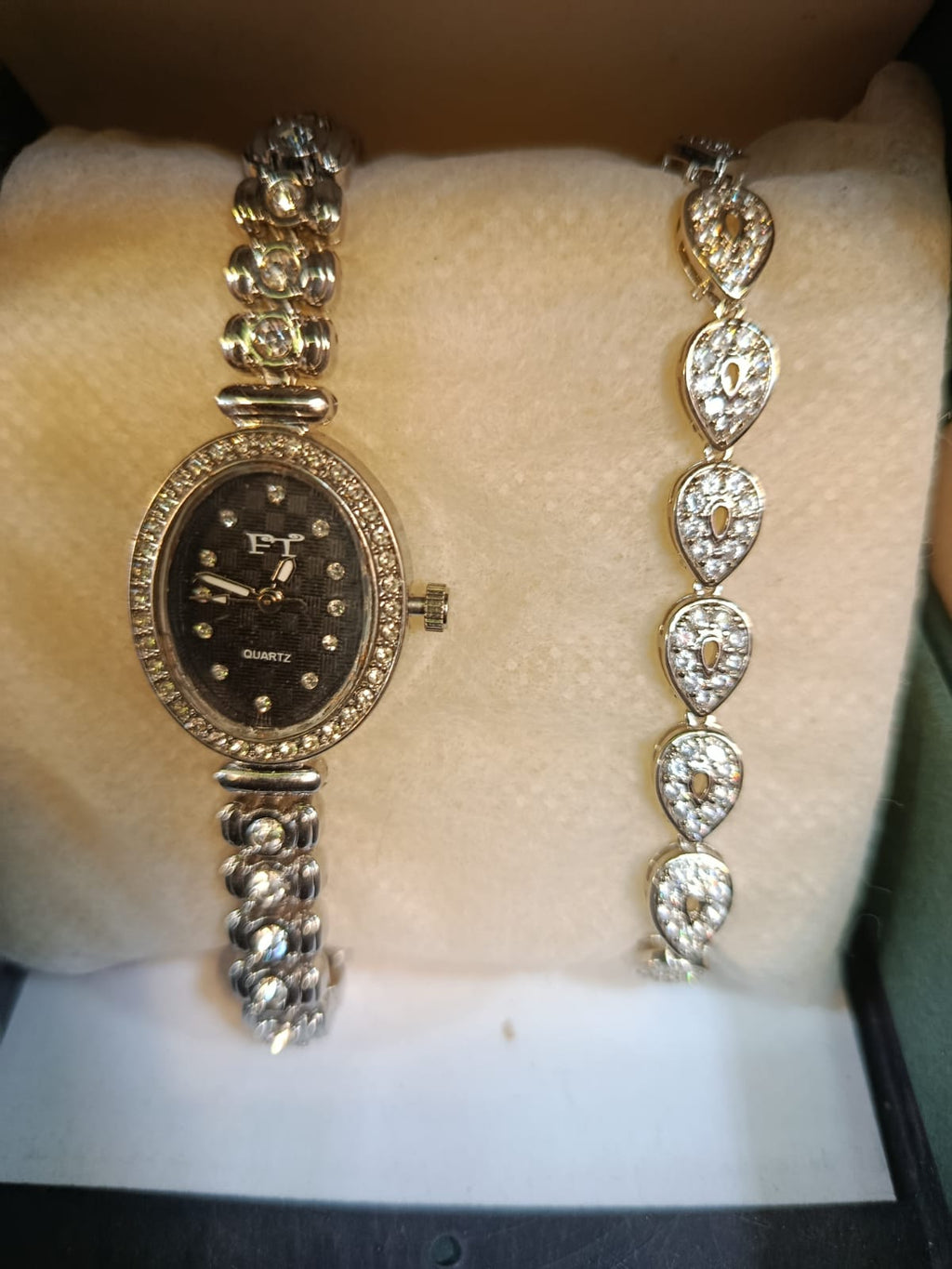 A.B Luxury Ladies Watch & Bracelet Set – Rose Gold Crystal Design
