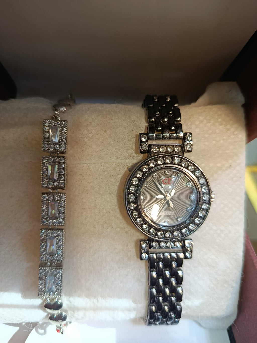 A.B Luxury Ladies Watch & Bracelet Set – Rose Gold Crystal Design